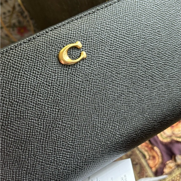 Authentic COACH 1941 Crossgrain leather zip around large wristlet - Picture 5 of 15